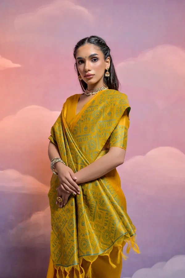 Yellow_Handloom_Silk_Saree_With_Blouse_Piece_For_Women