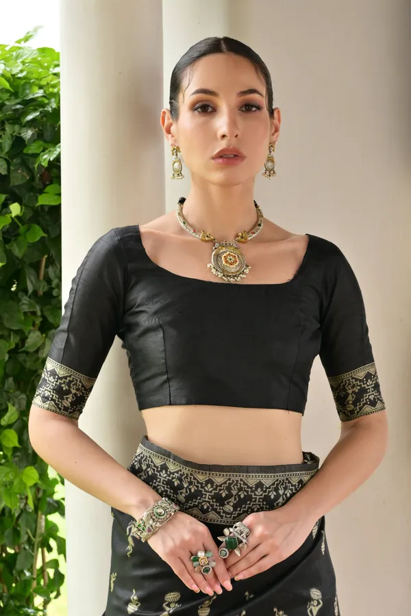 Thread_Woven_Attractive_Kalamkari_Pallu_and_Big_Border_Handloom_Raw_Silk_Saree