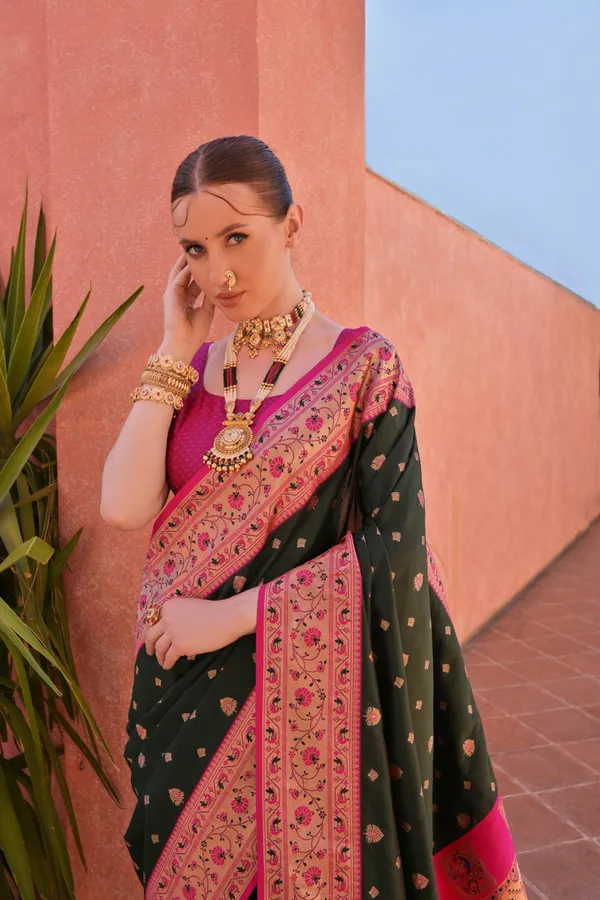 Green_Paithani_Silk_Saree_With_Blouse_Piece_For_Women