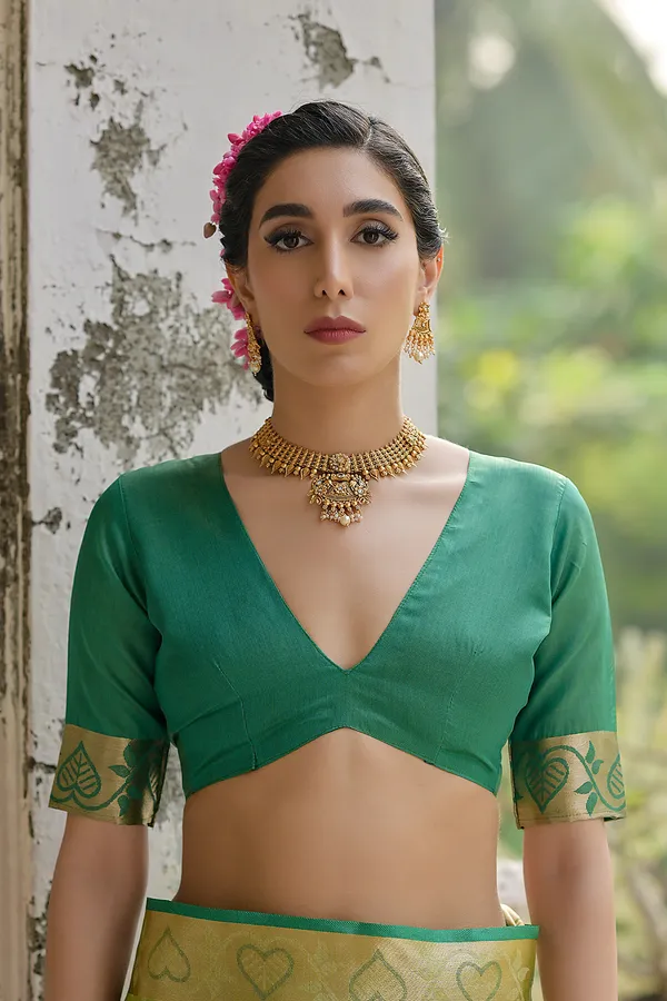 Pista_Raw_Silk_Saree_With_Blouse_Piece_For_Women