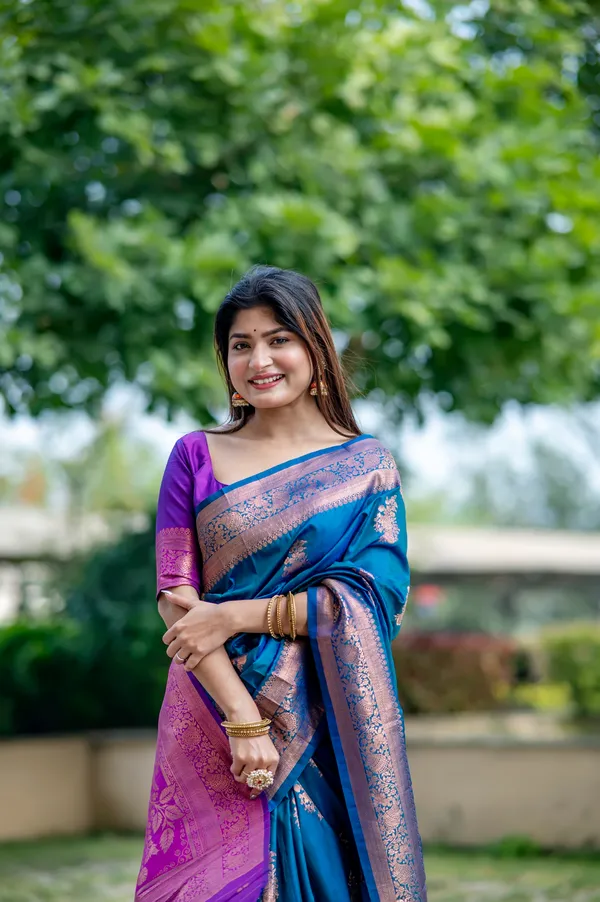 Blue_Banarasi_Silk_Saree_With_Blouse_Piece_For_Women