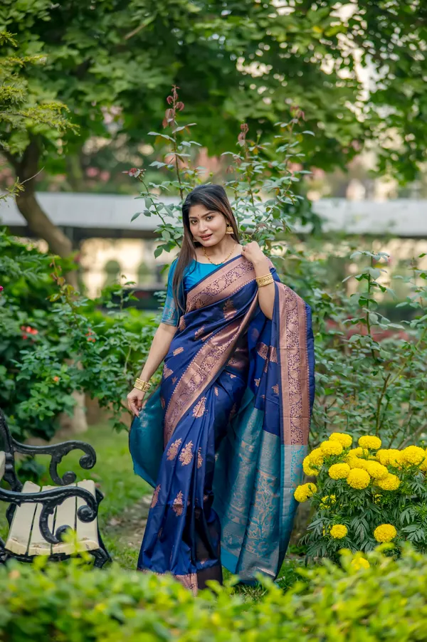 Navy_Blue_Banarasi_Silk_Saree_With_Blouse_Piece_For_Women