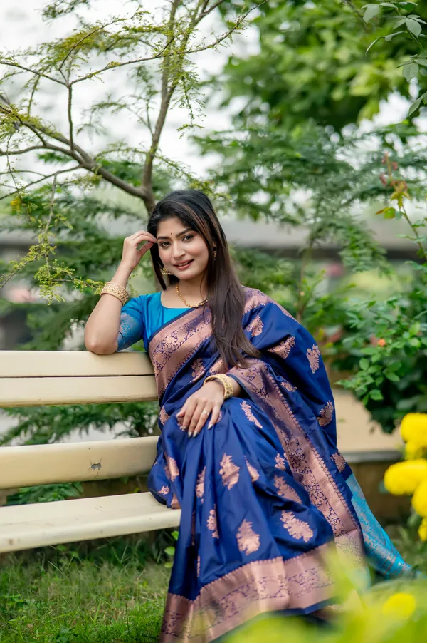 Navy_Blue_Banarasi_Silk_Saree_With_Blouse_Piece_For_Women