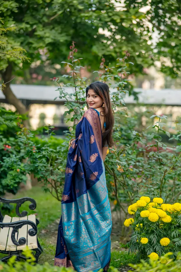 Navy_Blue_Banarasi_Silk_Saree_With_Blouse_Piece_For_Women