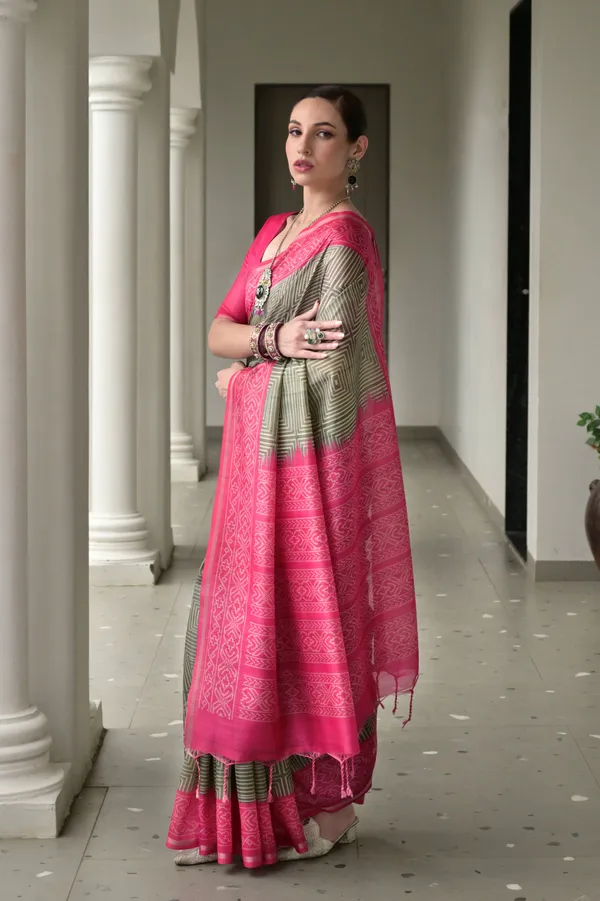 Geometry_Printed_Saree_with_Contrast_Ikkat_Pallu_and_Border_and_Solid_Blouse