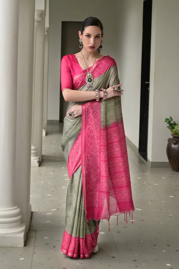 Geometry_Printed_Saree_with_Contrast_Ikkat_Pallu_and_Border_and_Solid_Blouse