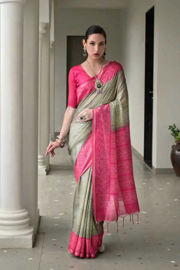 Geometry_Printed_Saree_with_Contrast_Ikkat_Pallu_and_Border_and_Solid_Blouse