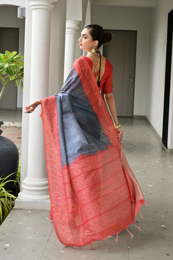 Geometry_Printed_Saree_with_Contrast_Ikkat_Pallu_and_Border_and_Solid_Blouse