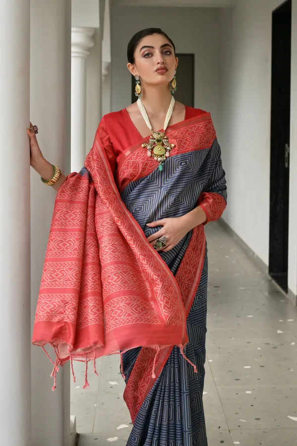 Geometry_Printed_Saree_with_Contrast_Ikkat_Pallu_and_Border_and_Solid_Blouse