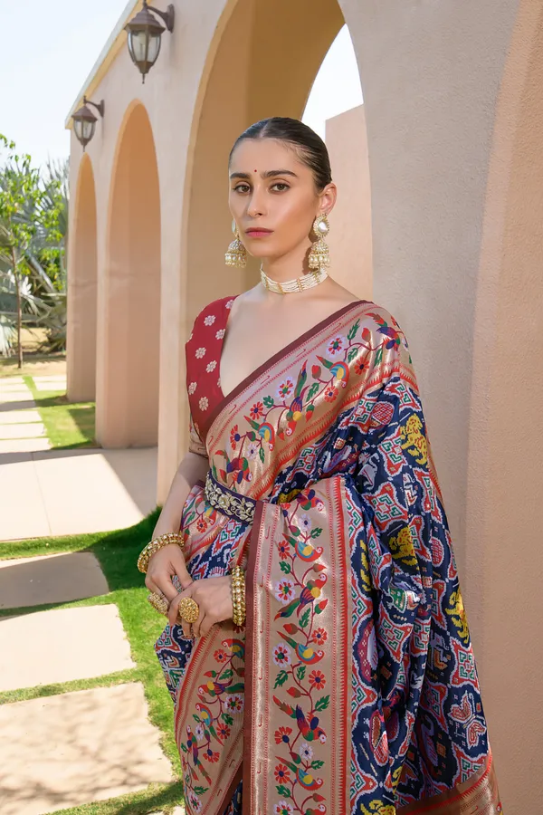 Navy_Blue_Paithani_Silk_Saree_With_Blouse_Piece_For_Women