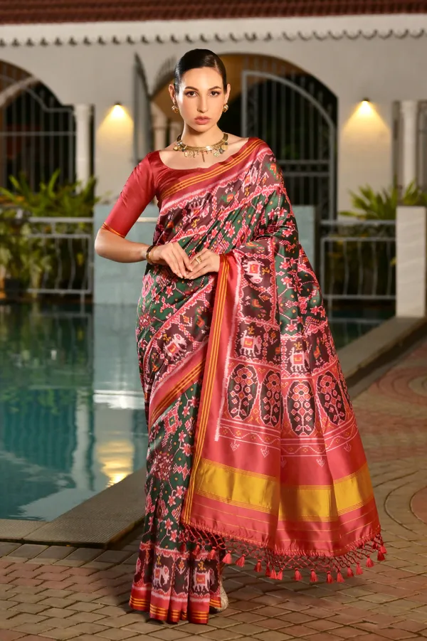 Golden_Lagdi_Patta_Pallu_and_Border_with_Rajkoti_Ikkat_Patola_Print_Saree_with_Blouse