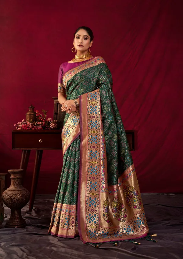 Green_Paithani_Silk_Saree_With_Blouse_Piece_For_Women
