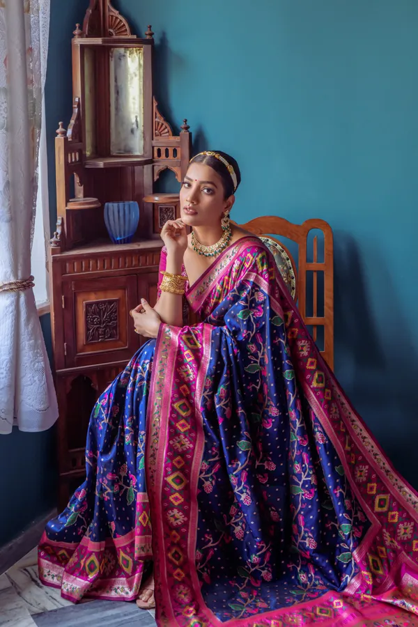 Navy_Blue_Paithani_Silk_Saree_With_Blouse_Piece_For_Women