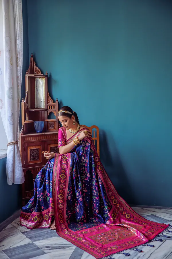 Navy_Blue_Paithani_Silk_Saree_With_Blouse_Piece_For_Women