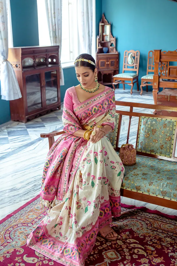 Off_White_Paithani_Silk_Saree_With_Blouse_Piece_For_Women