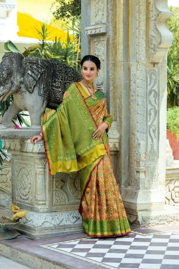Green_Banarasi_Silk_Saree_With_Blouse_Piece_For_Women