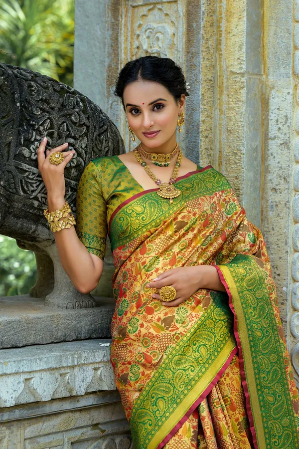 Green_Banarasi_Silk_Saree_With_Blouse_Piece_For_Women