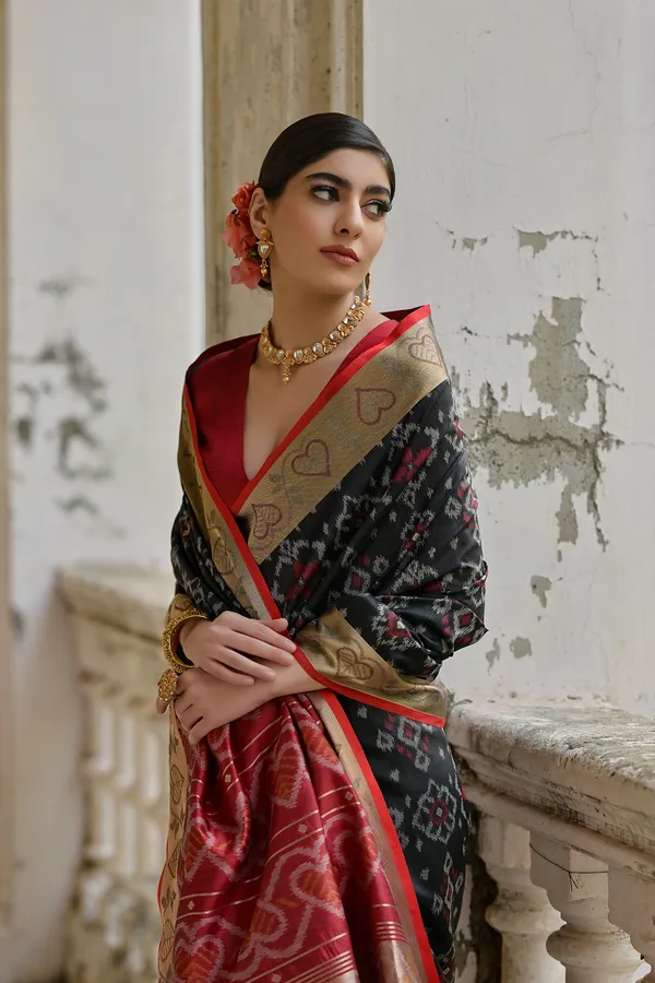 Black_Raw_Silk_Saree_With_Blouse_Piece_For_Women