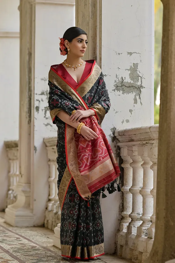 Black_Raw_Silk_Saree_With_Blouse_Piece_For_Women