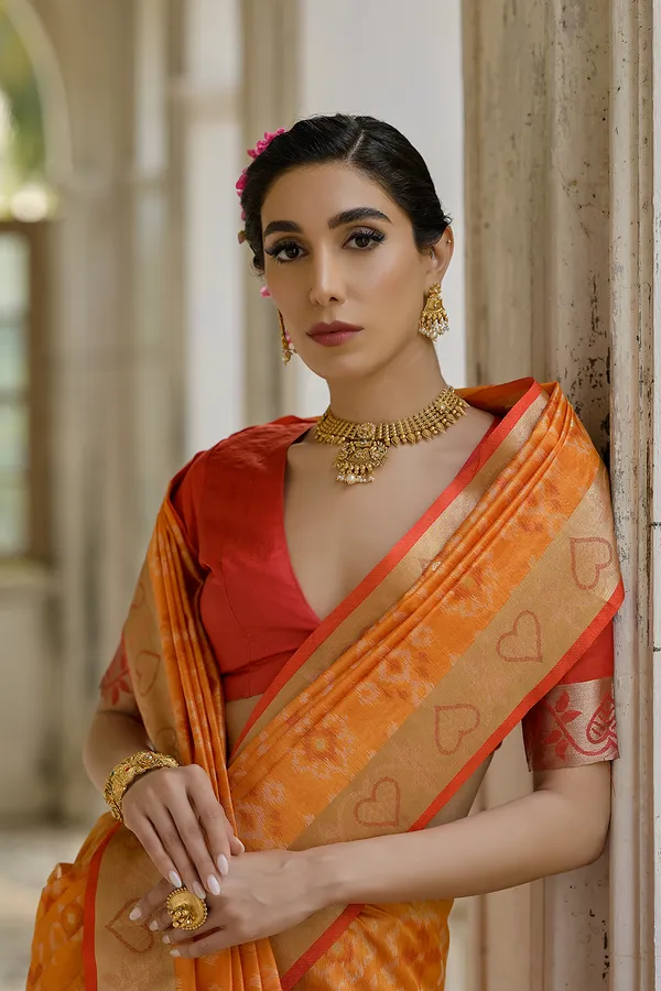 Mustard_Raw_Silk_Saree_With_Blouse_Piece_For_Women