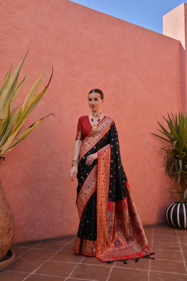 Black_Paithani_Silk_Saree_With_Blouse_Piece_For_Women
