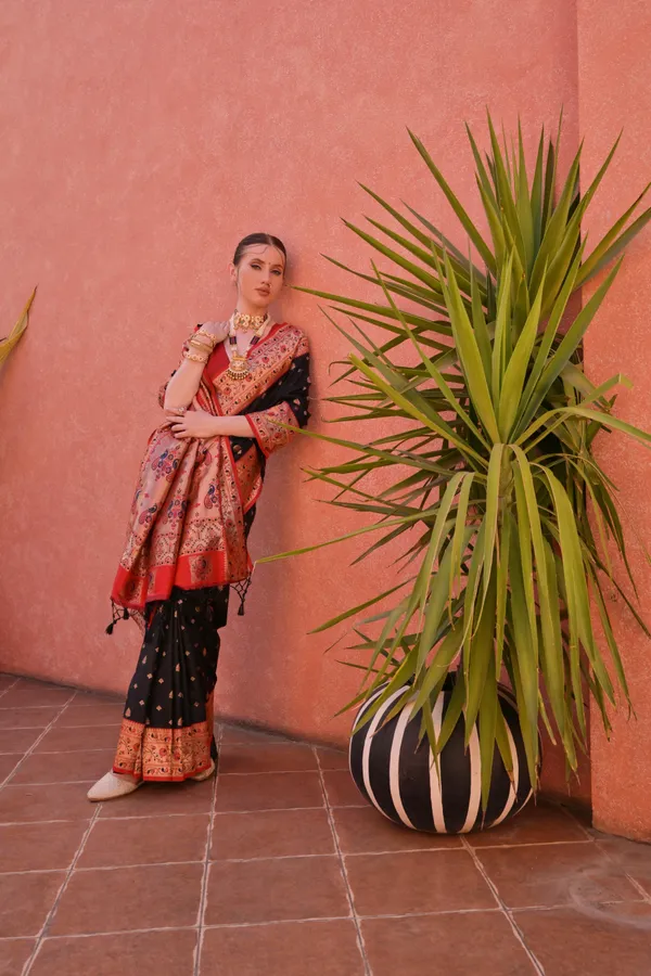 Black_Paithani_Silk_Saree_With_Blouse_Piece_For_Women