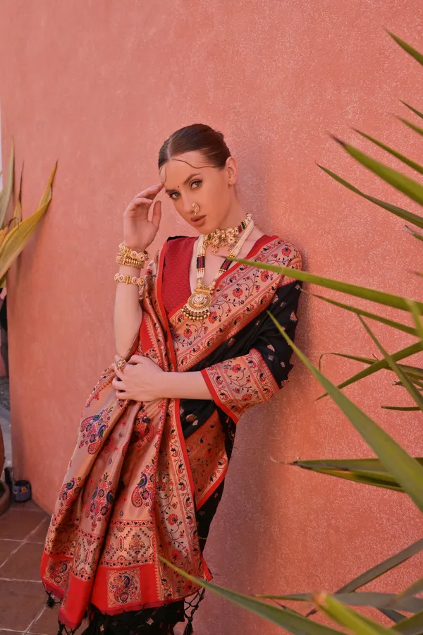 Black_Paithani_Silk_Saree_With_Blouse_Piece_For_Women