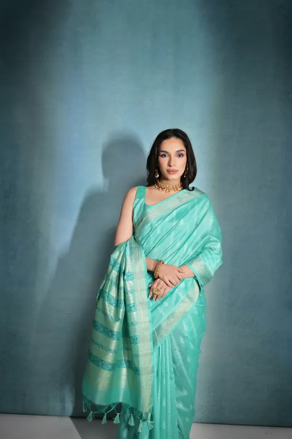 Sea_Green_Raw_Silk_Saree_With_Blouse_Piece_For_Women