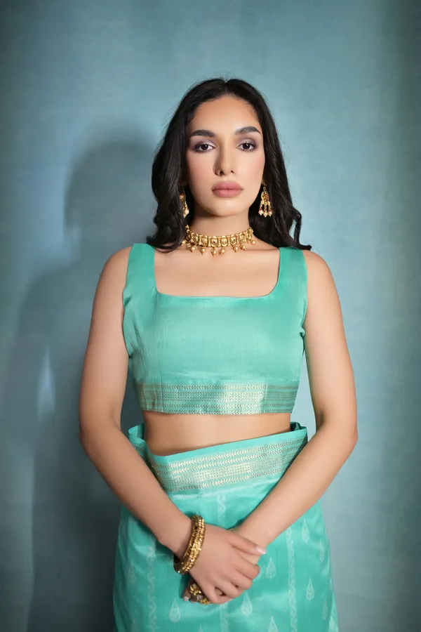 Sea_Green_Raw_Silk_Saree_With_Blouse_Piece_For_Women