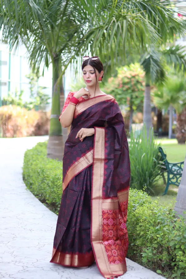 Black_Raw_Silk_Saree_With_Blouse_Piece_For_Women