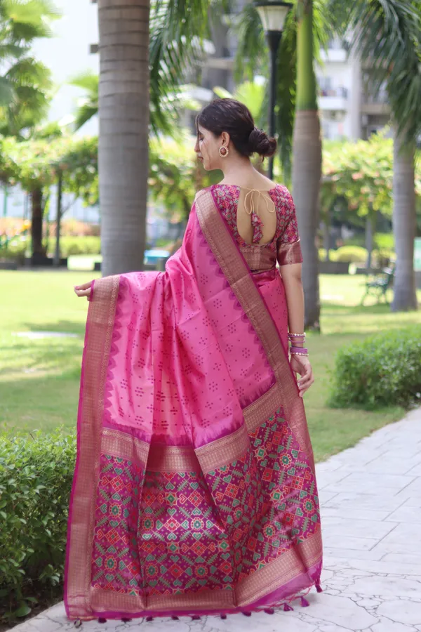 Baby_Pink_Raw_Silk_Saree_With_Blouse_Piece_For_Women