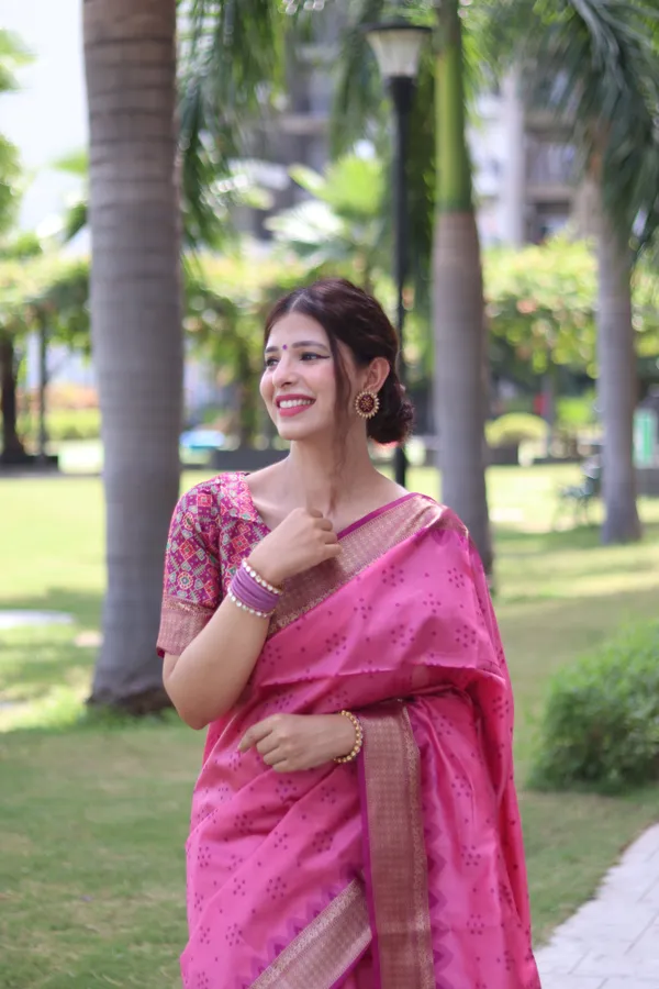 Baby_Pink_Raw_Silk_Saree_With_Blouse_Piece_For_Women