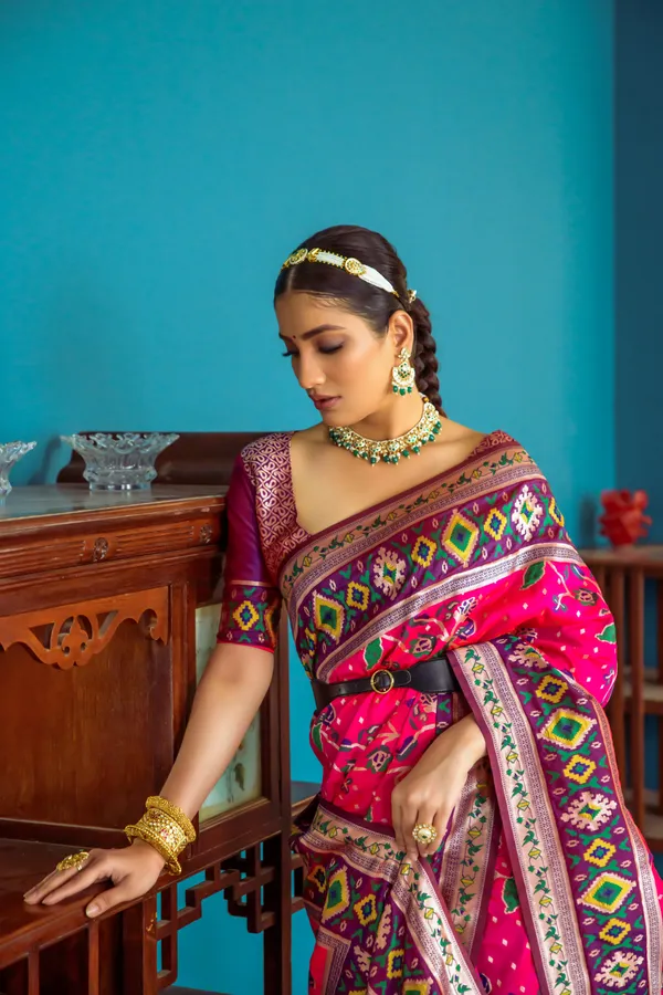 Pink_Paithani_Silk_Saree_With_Blouse_Piece_For_Women
