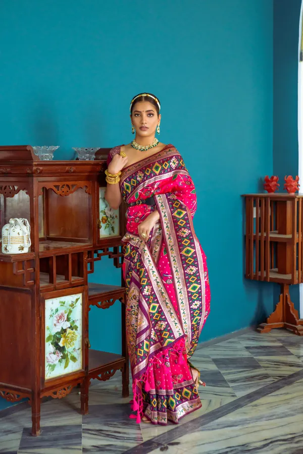 Pink_Paithani_Silk_Saree_With_Blouse_Piece_For_Women