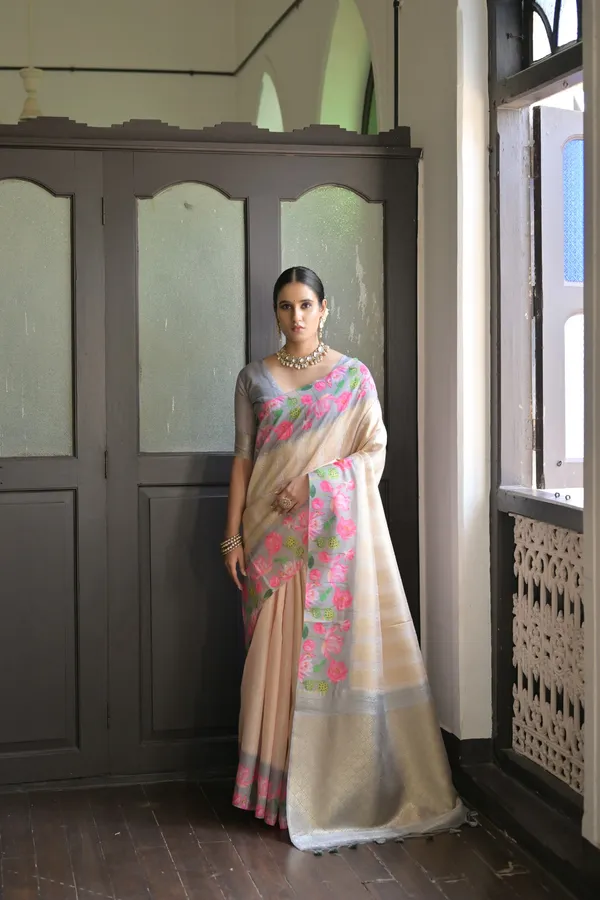 Grey_Banarasi_Silk_Saree_With_Blouse_Piece_For_Women