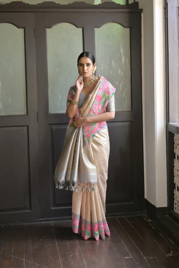 Grey_Banarasi_Silk_Saree_With_Blouse_Piece_For_Women