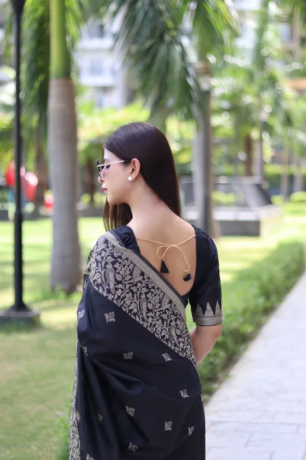 Black_Handloom_Silk_Saree_With_Blouse_Piece_For_Women