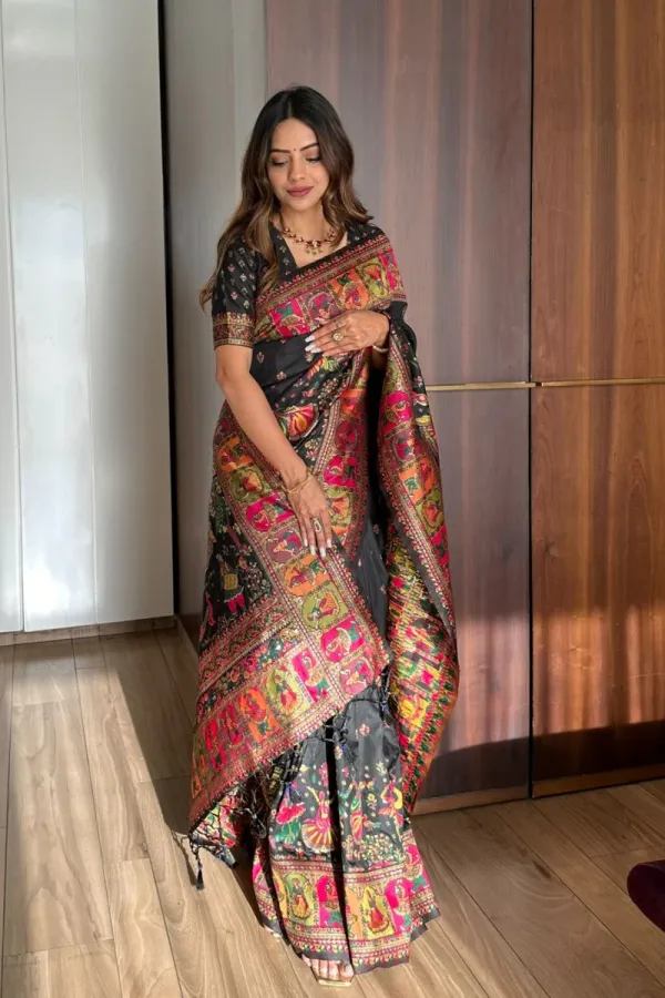 Black_Banarasi_Silk_Saree_With_Blouse_Piece_For_Women