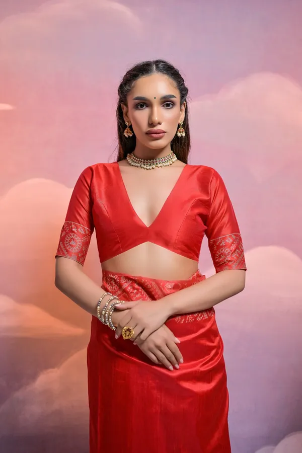 Red_Handloom_Silk_Saree_With_Blouse_Piece_For_Women
