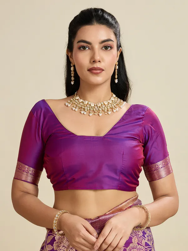 Zari_Woven_Butti_Design_Banarasi_Silk_Saree_With_Big_Flower_Zari_Woven_Border_With_Pallu