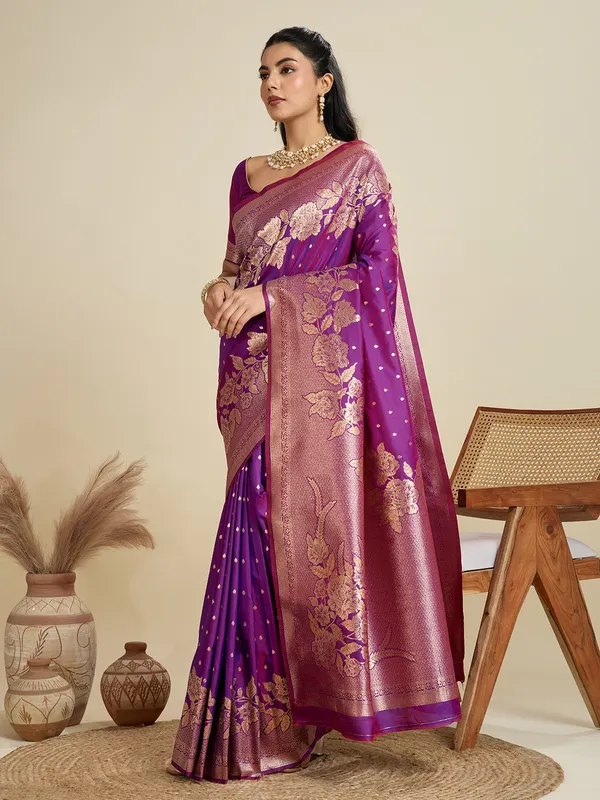 Zari_Woven_Butti_Design_Banarasi_Silk_Saree_With_Big_Flower_Zari_Woven_Border_With_Pallu