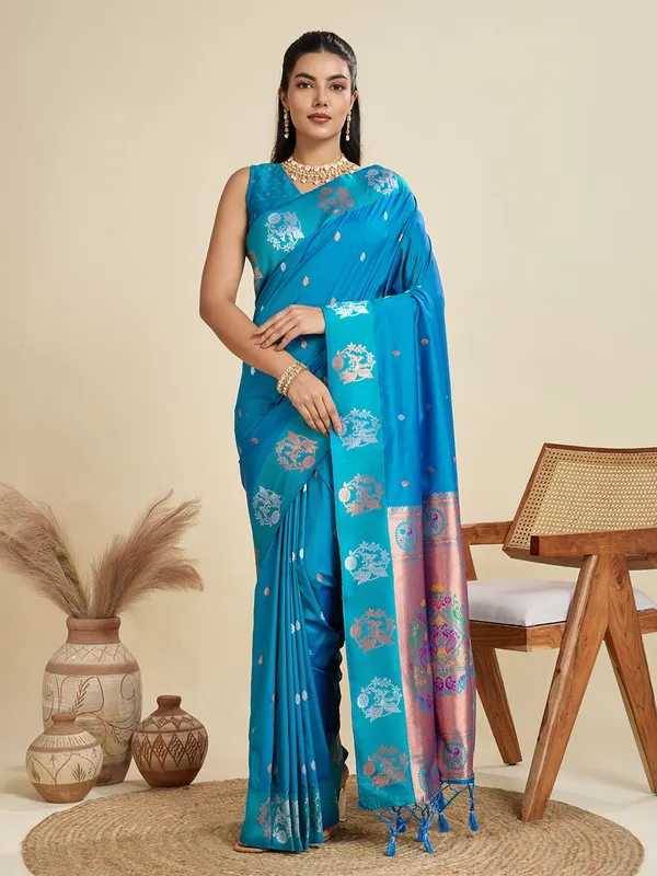 Coper_Silver_Zari_Woven_Butti_Banarasi_Silk_Saree_With_Border_With_Coper_Zari_Woven_Paithani_Pallu