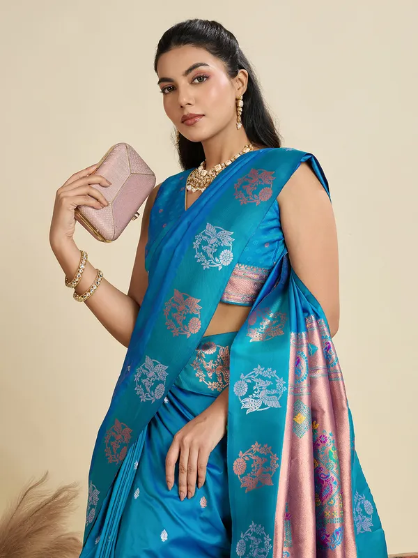 Coper_Silver_Zari_Woven_Butti_Banarasi_Silk_Saree_With_Border_With_Coper_Zari_Woven_Paithani_Pallu