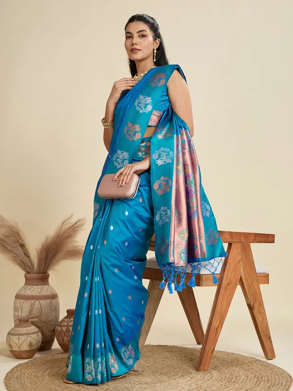 Coper_Silver_Zari_Woven_Butti_Banarasi_Silk_Saree_With_Border_With_Coper_Zari_Woven_Paithani_Pallu