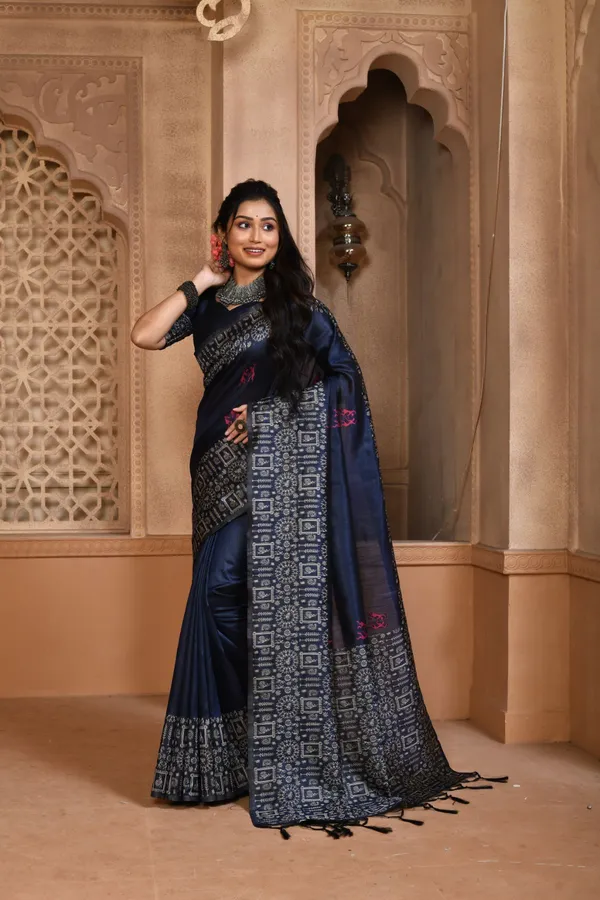Blue_Handloom_Silk_Saree_With_Blouse_Piece_For_Women