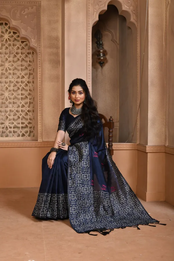 Blue_Handloom_Silk_Saree_With_Blouse_Piece_For_Women