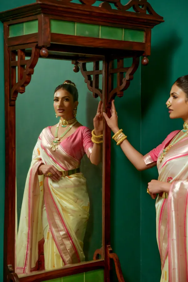 Cream_Paithani_Silk_Saree_With_Blouse_Piece_For_Women