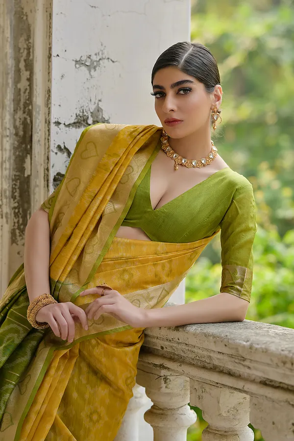 Yellow_Raw_Silk_Saree_With_Blouse_Piece_For_Women