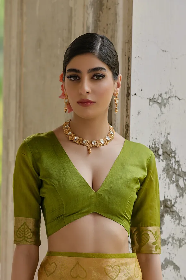 Yellow_Raw_Silk_Saree_With_Blouse_Piece_For_Women