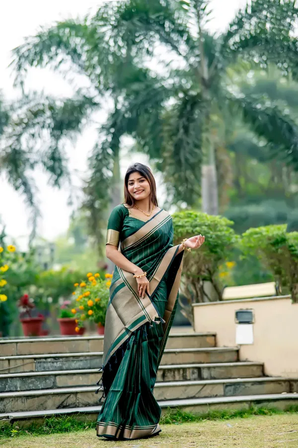 Green_Raw_Silk_Saree_With_Blouse_Piece_For_Women